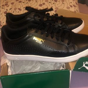 Women’s 8.5 Black Puma